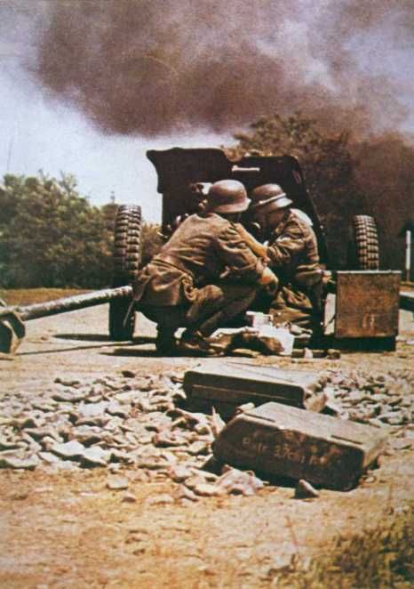 deutsche_37_cm_pak_im_kampf.jpg